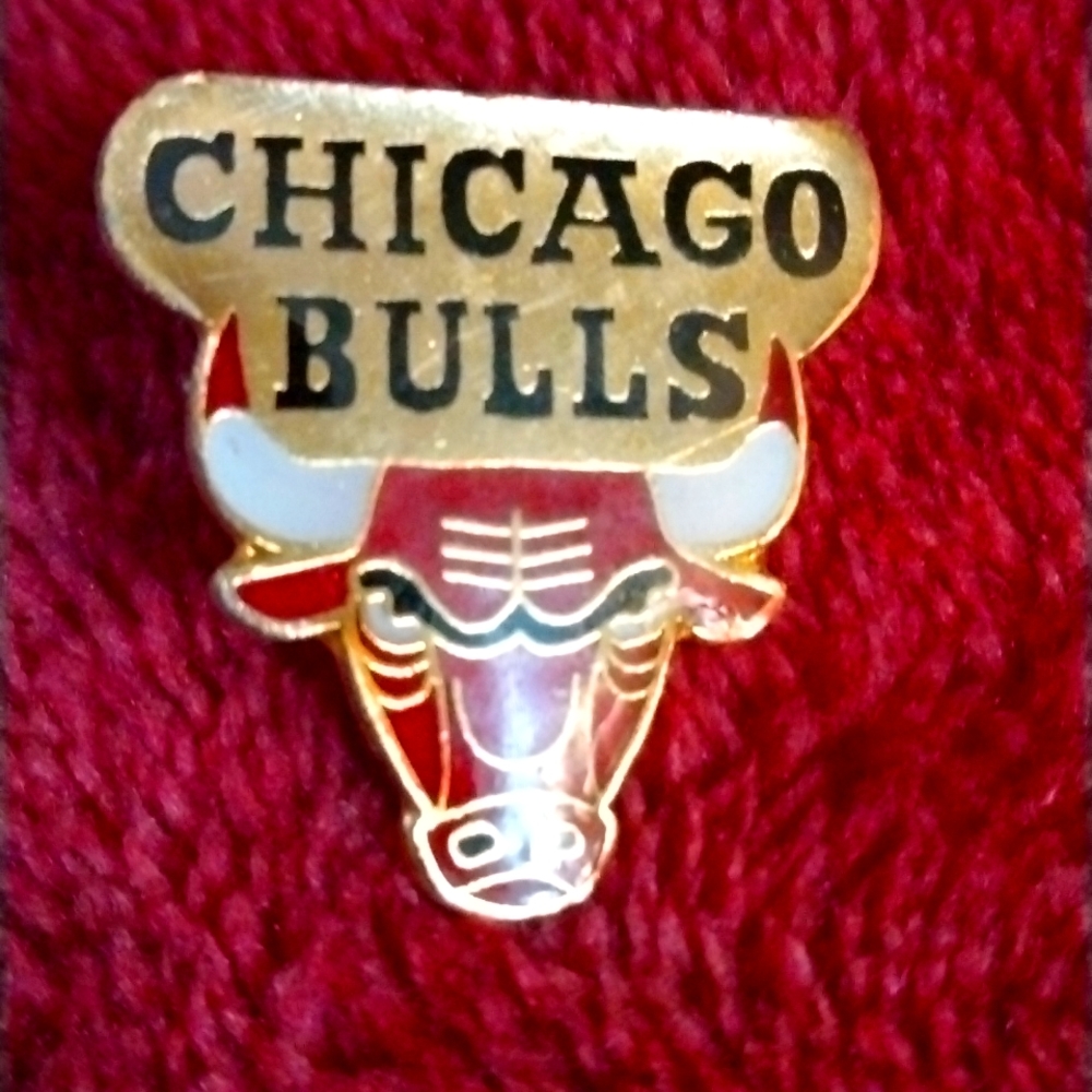 Chicago bulls pin. Like new condition